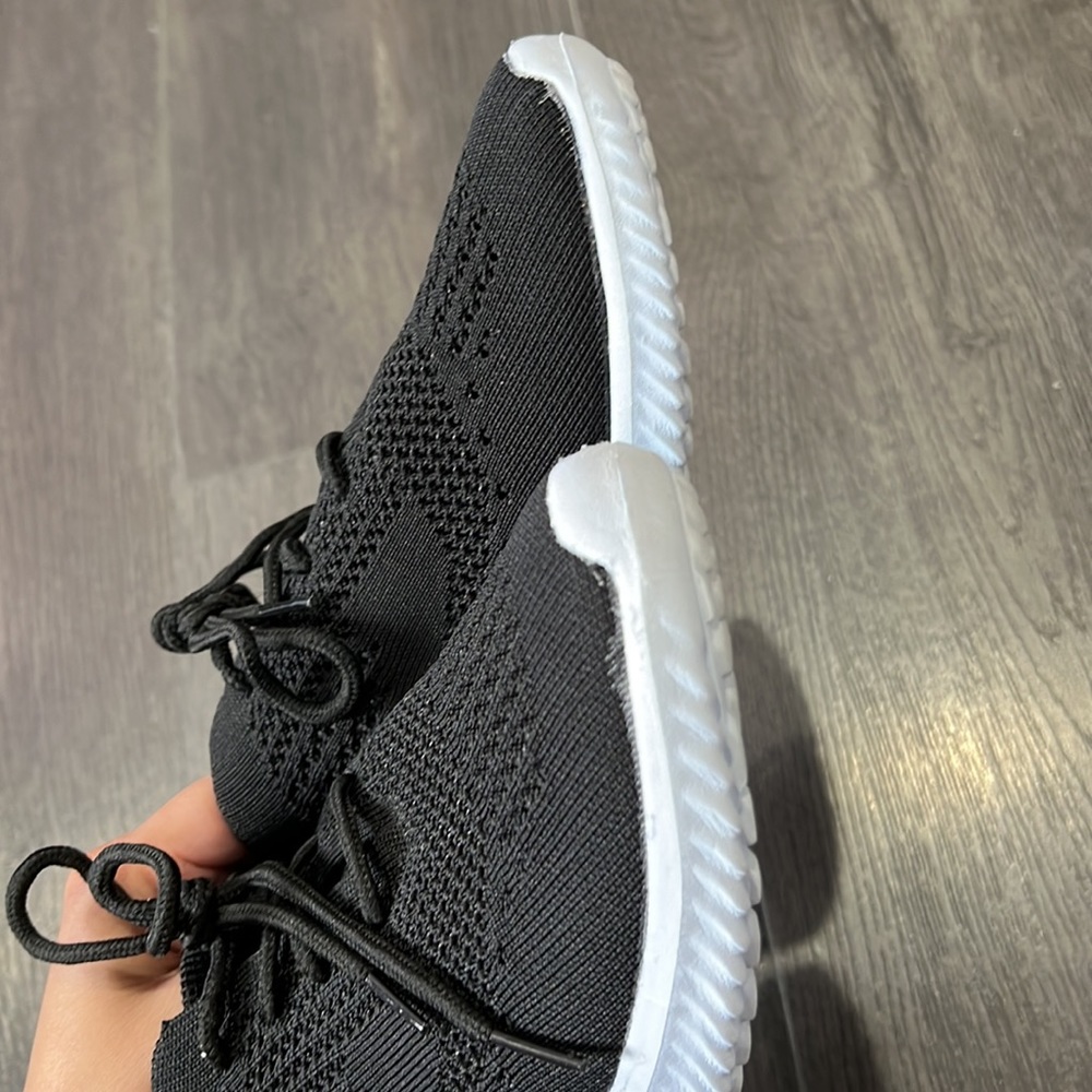 Athletic shoes - Picture 6 of 6